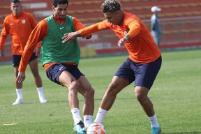 今年会官方入口-波尔多球员共同度过训练日，调整状态备战