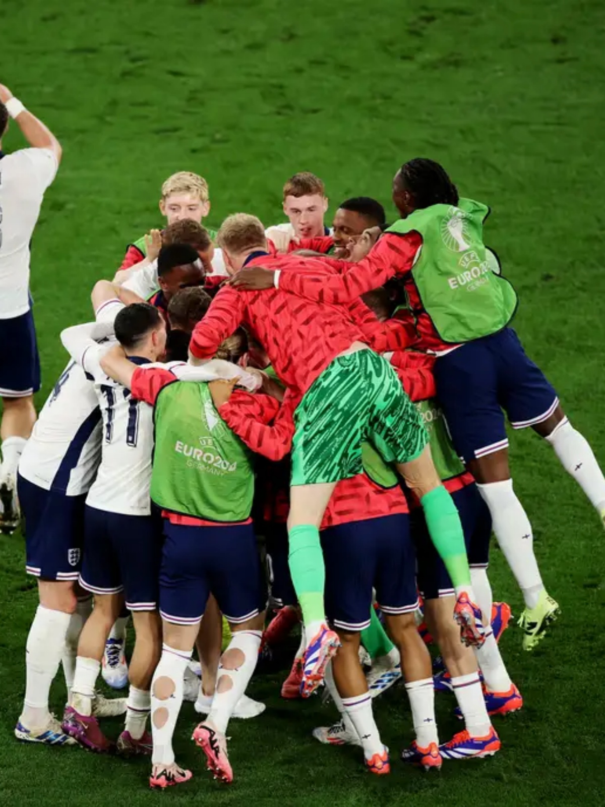 双雄对阵,欧洲足球赛场掀起波澜的简单介绍 双雄对阵,欧洲足球赛场掀起波澜的简单介绍